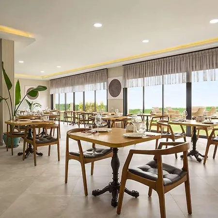 Ramada Cesme Hotel *