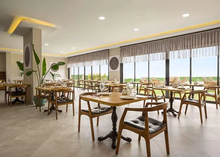 Ramada Cesme Hotel *