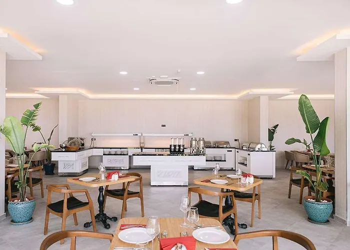 Ramada Cesme Hotel *