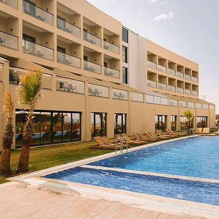 Ramada Cesme Hotel *